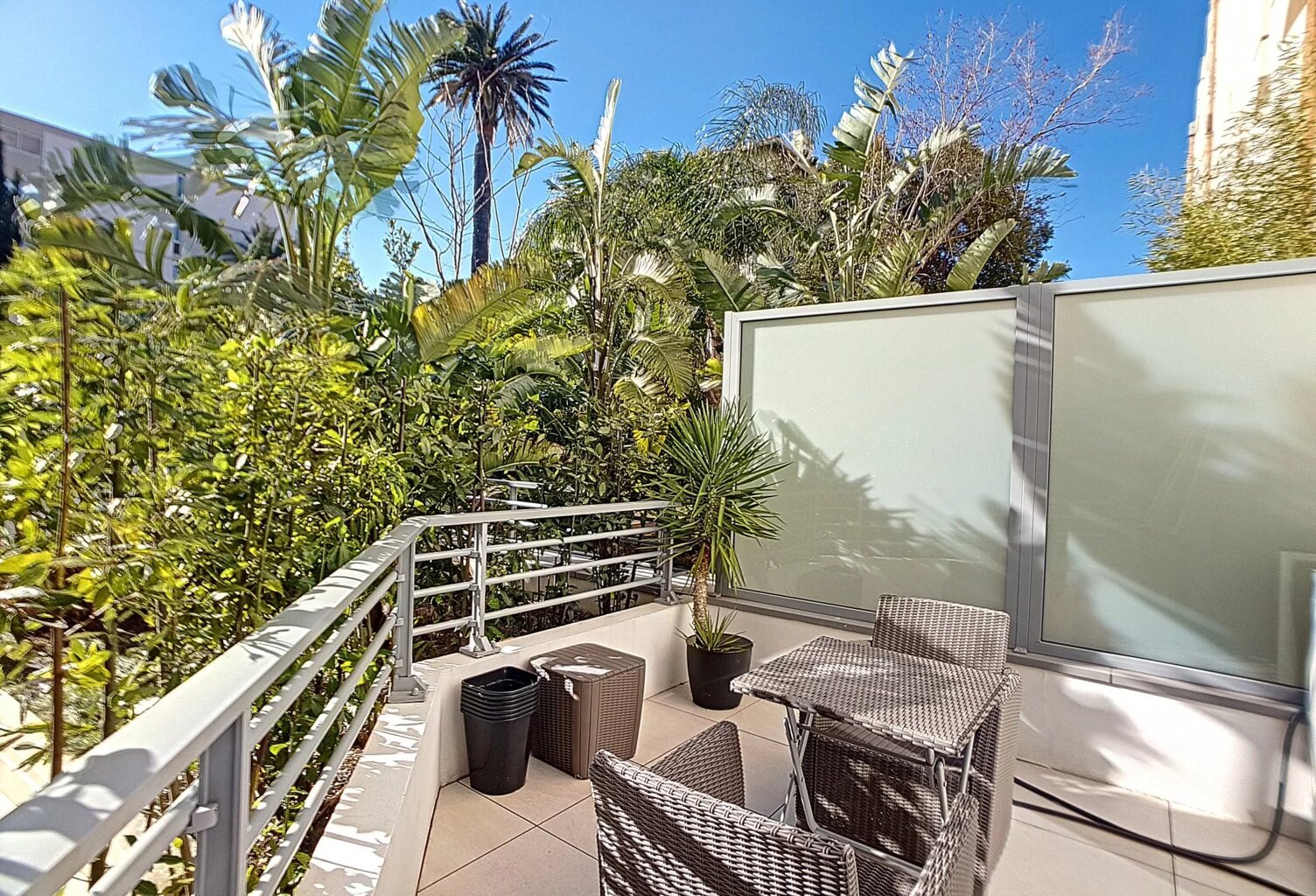 Cannes - Palm Beach Très beau studio avec terrasse ensoleillée — photo 1