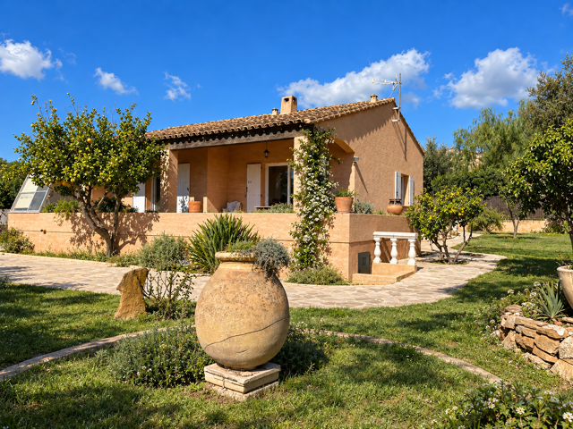 LA CIOTAT   MAISON DE PLAIN-PIED AVEC JARDIN DE 1 000 M2 — photo du bien