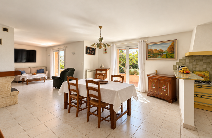 LA CIOTAT   MAISON DE PLAIN-PIED AVEC JARDIN DE 1 000 M2 — photo 2