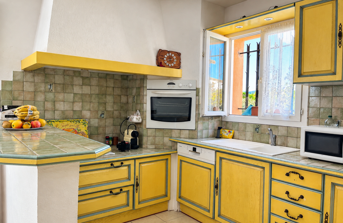 LA CIOTAT   MAISON DE PLAIN-PIED AVEC JARDIN DE 1 000 M2 — photo 3