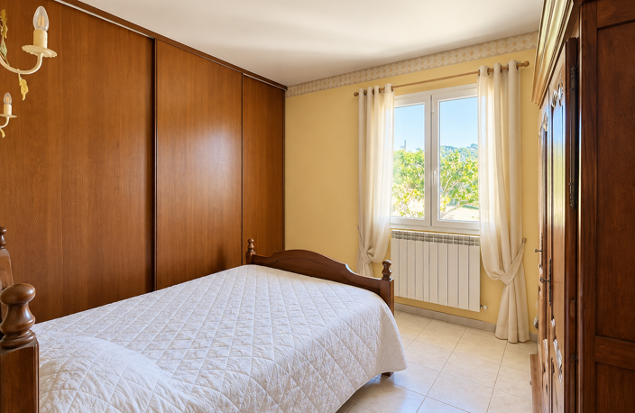 LA CIOTAT   MAISON DE PLAIN-PIED AVEC JARDIN DE 1 000 M2 — photo 5