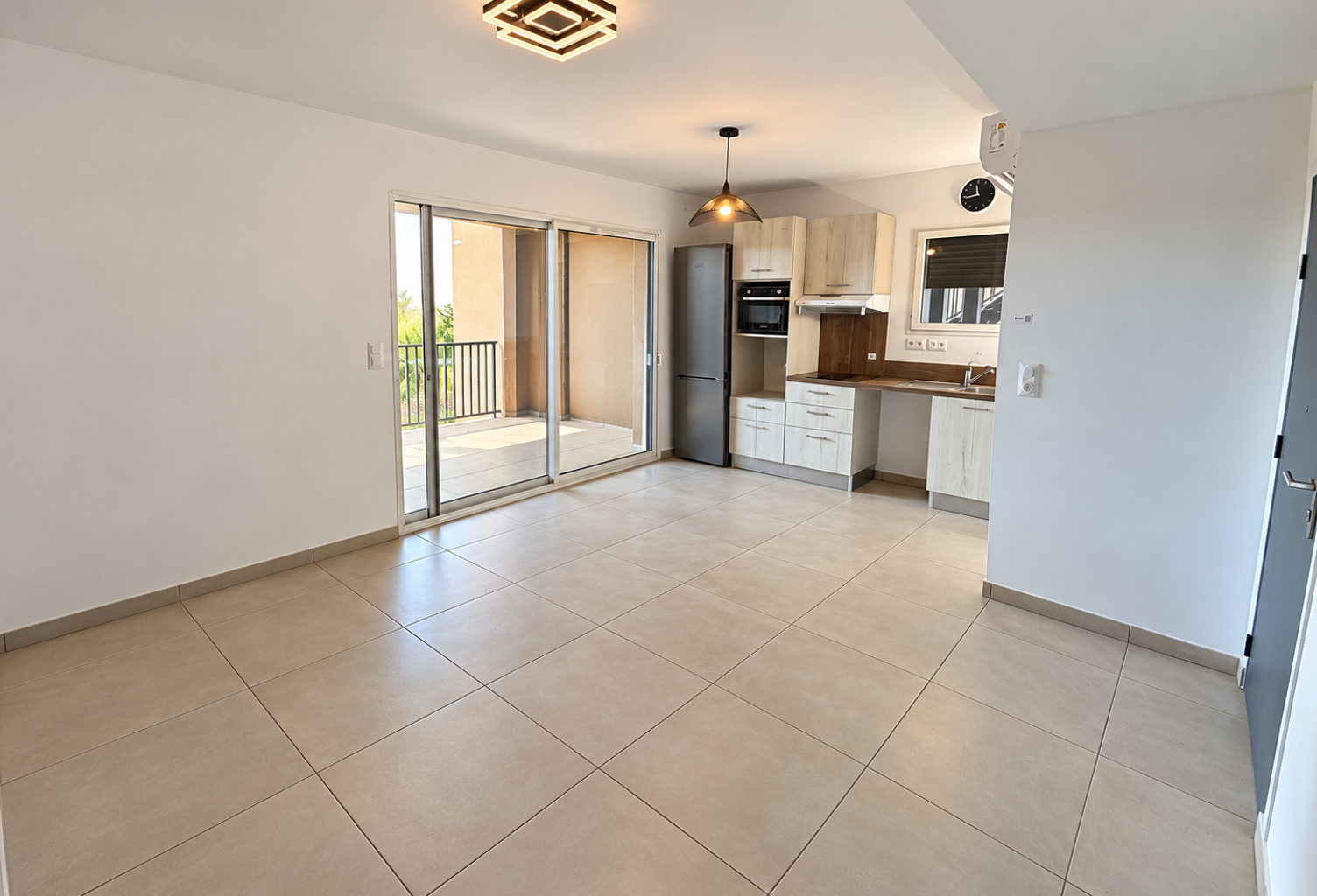 Vend T2 neuf de 42m2 avec place de parking à Sérignan. — photo 1