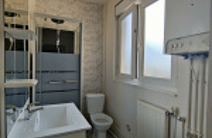 MAGNIFIQUE APPARTEMENT DE 85 M2 DANS UNE MAISON DE VILLE AVE — photo 3