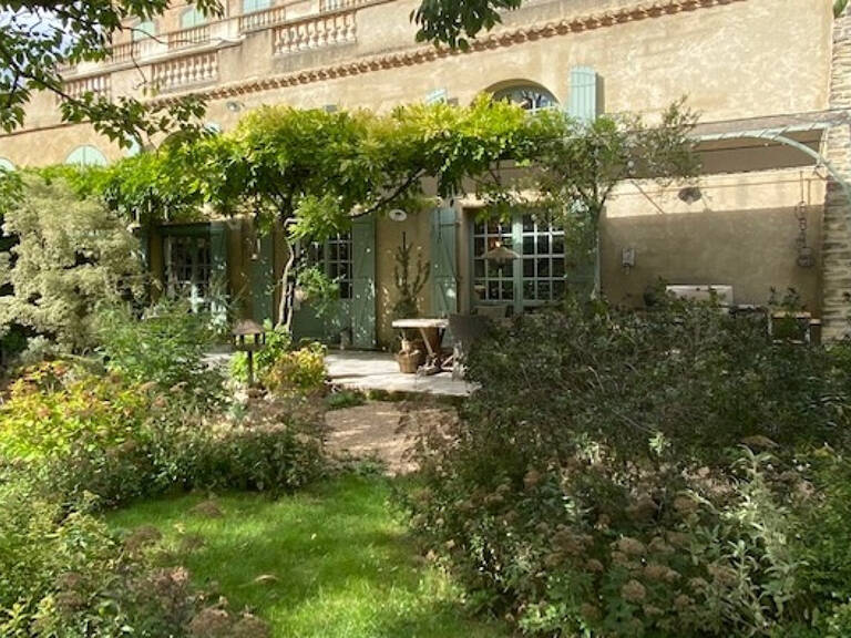 Dans un Domaine fortifiée médiéval, maison en pierres avec 2 — photo 1