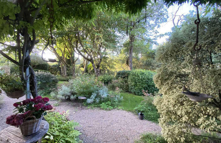 Dans un Domaine fortifiée médiéval, maison en pierres avec 2 — photo 5