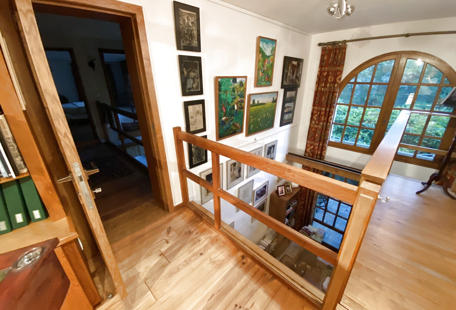 Dans un Domaine fortifiée médiéval, maison en pierres avec 2 — photo 1