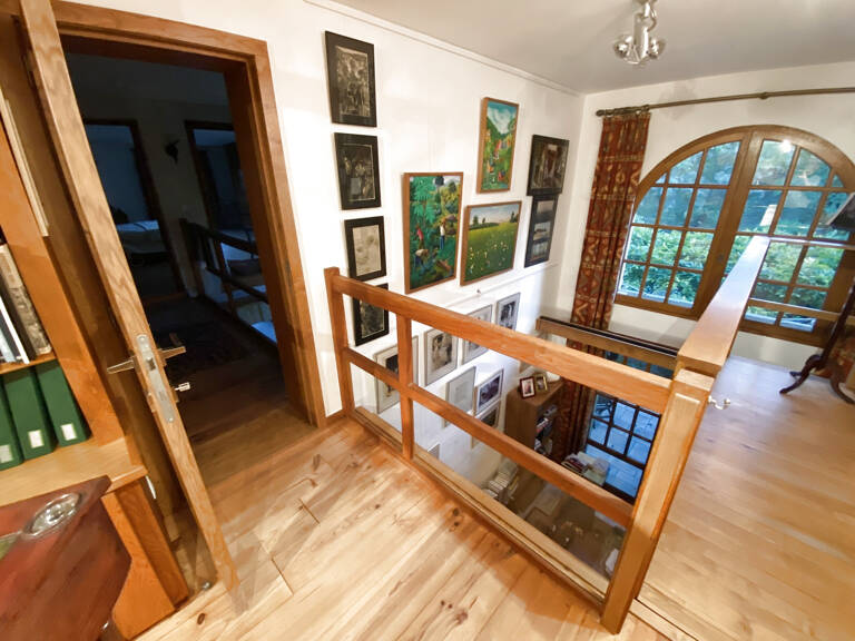 Dans un Domaine fortifiée médiéval, maison en pierres avec 2 — photo 1