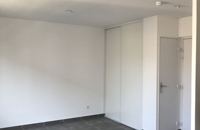 Location appartement 1 pièce 30 m² à Villeurbanne (69100) — photo 2