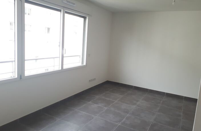 Location appartement 1 pièce 30 m² à Villeurbanne (69100) — photo 3