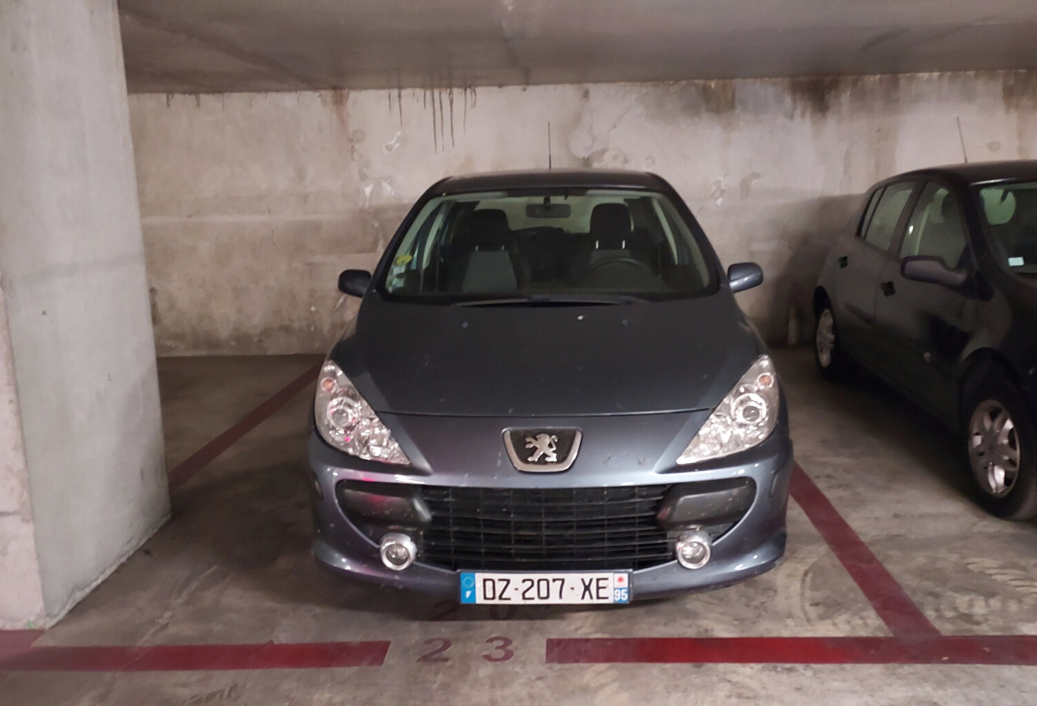 Bd Baille/ rue des vertus: Parking en sous sol — photo 1