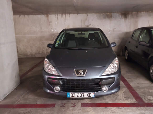 Bd Baille/ rue des vertus: Parking en sous sol — photo du bien
