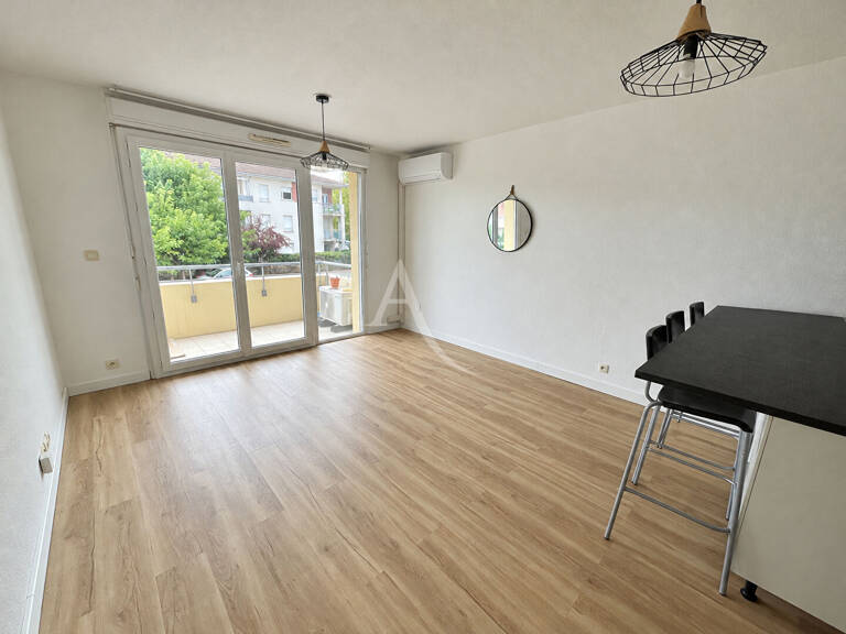 Appartement T2 de 42m² avec balcon à l'Isle-Jourdain — photo 1