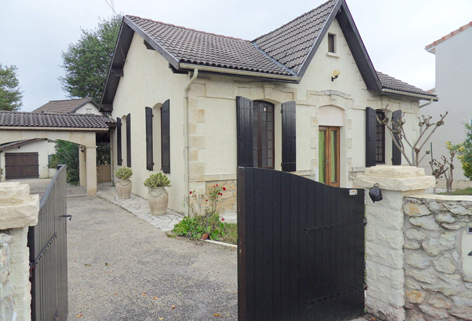 A LOUER MAISON DE TYPE 4 AVEC JARDIN - SECTEUR LORMONT TRAM LIGNE A — photo 1