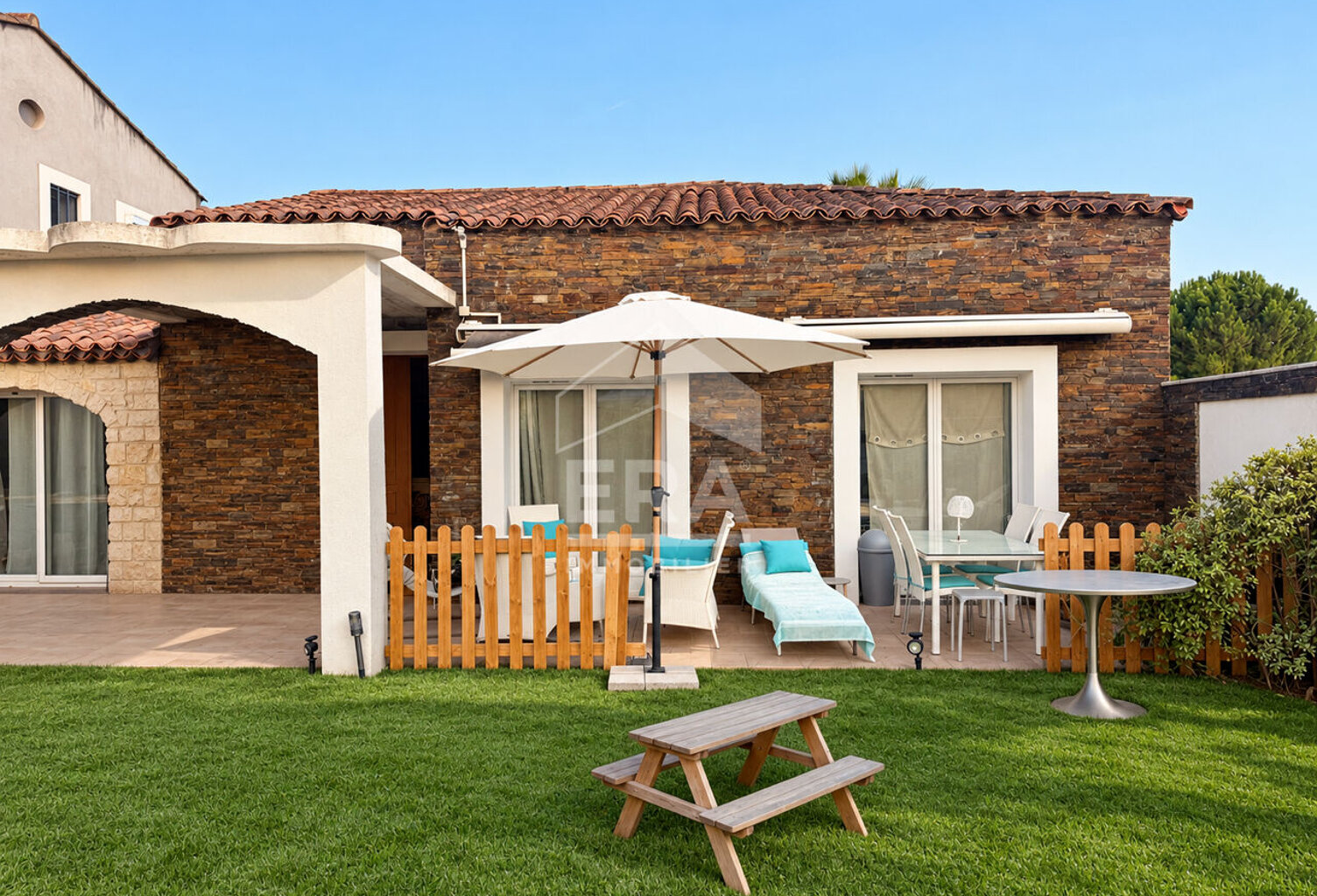 LA COLLE SUR LOUP VILLA DE PLAIN-PIED  JARDIN  GRAND GARAGE ET STATIONNEMENTS — photo 1