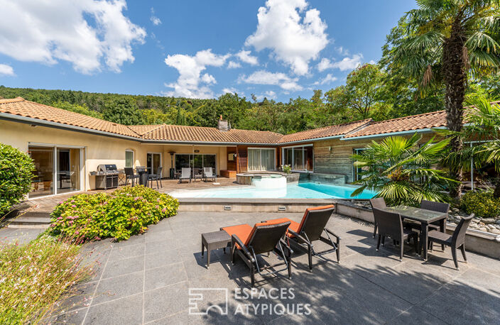 Maison de plain-pied avec jardin arboré et piscine au coeur de Limonest — photo 2