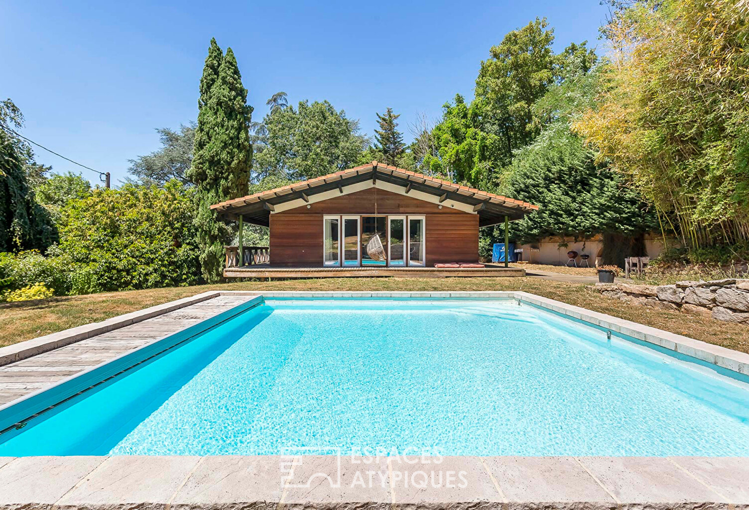 Maison chalet sur les hauteurs de Limonest, avec piscine — photo 1