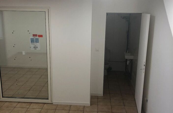 A LOUER BUREAU - HYPER-CENTRE - SUR 2 NIVEAUX — photo 3