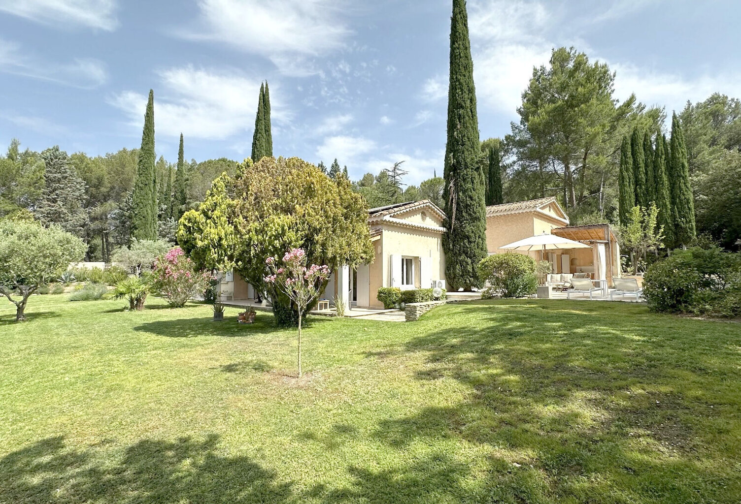 Maison Aix En Provence 10 pièce(s) 281 m2 — photo 1