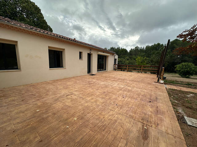 Location Puyricard en campagne LC Gestion vous propose une maison neuve de plain pied avec grande terrasse sur grand terrain — photo du bien
