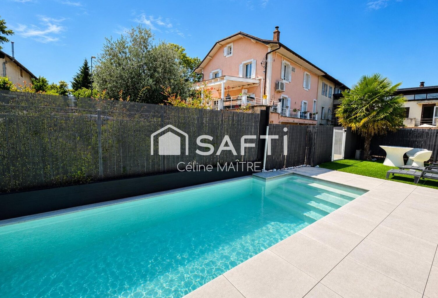180 m²   5 chambres  Piscine chauffée  Sous-sol de 116 m² — photo 1