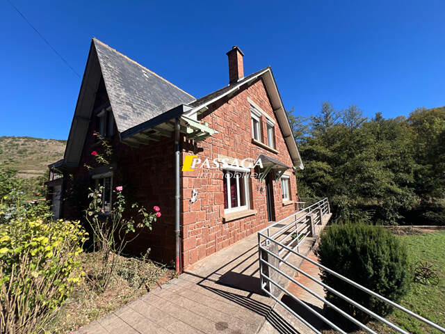 A VENDRE - Maison d'habitation avec terrain - MARCILLAC VALLON — photo du bien