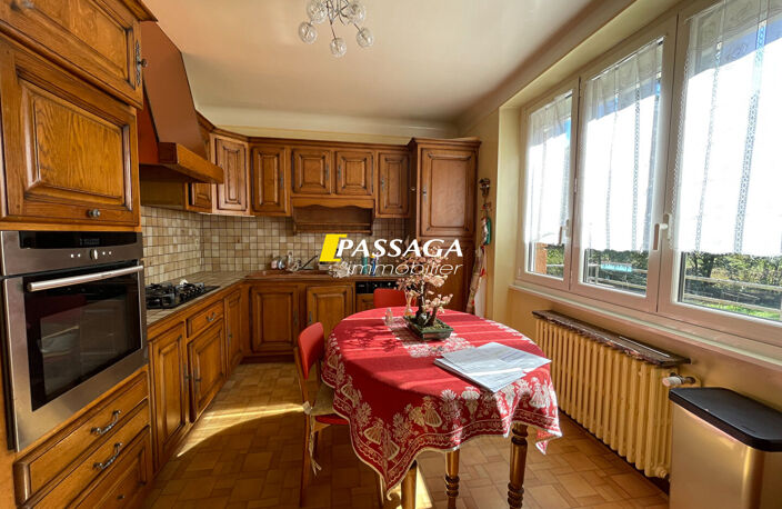 A VENDRE - Maison d'habitation avec terrain - MARCILLAC VALLON — photo 4