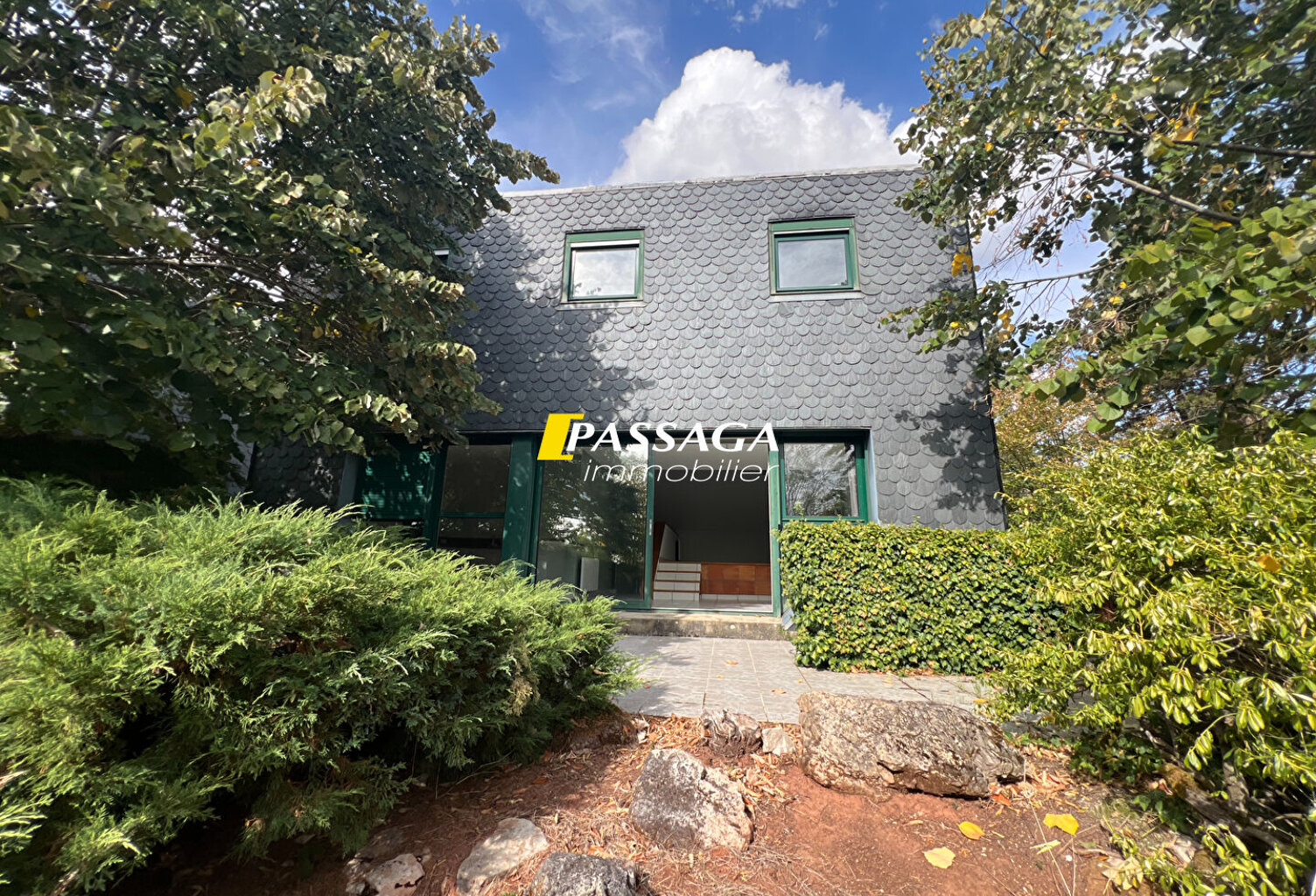 A VENDRE - Maison d'architecte avec terrain attenant - GAGES — photo 1