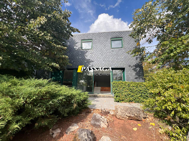 A VENDRE - Maison d'architecte avec terrain attenant - GAGES — photo du bien