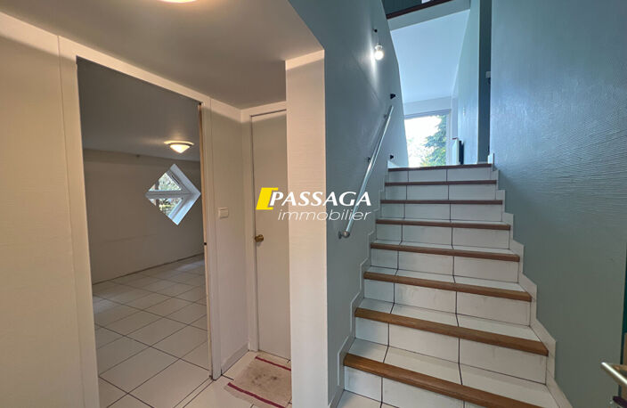 A VENDRE - Maison d'architecte avec terrain attenant - GAGES — photo 4