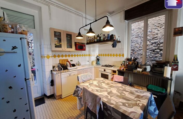 MAISON DE VILLE AVEC COUR — photo 4