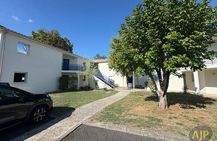 Pessac centre, T2 avec terrasse, place de parking et faibles charges — photo 2