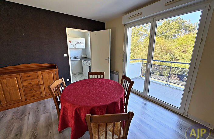 Pessac centre, T2 avec terrasse, place de parking et faibles charges — photo 4