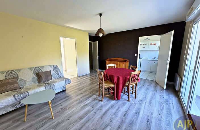 Pessac centre, T2 avec terrasse, place de parking et faibles charges — photo 5