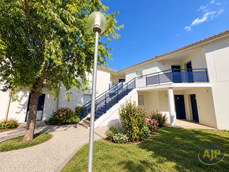 Pessac centre, T2 avec terrasse, place de parking et faibles charges — photo 1