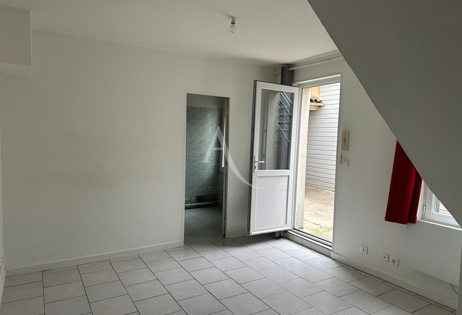 ROCHEFORT Centre ville, appart Type 2 duplex sur cour — photo 1