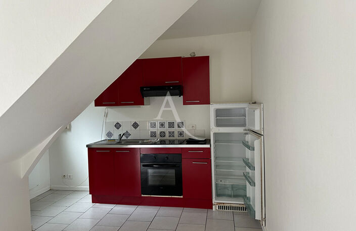 ROCHEFORT Centre ville, appart Type 2 duplex sur cour — photo 2