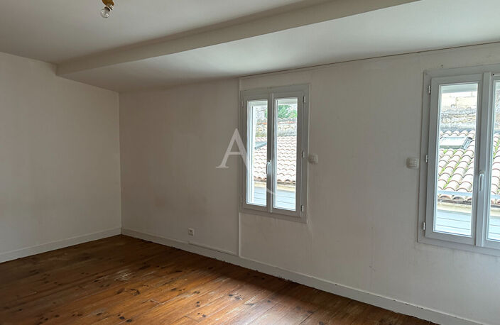 ROCHEFORT Centre ville, appart Type 2 duplex sur cour — photo 3