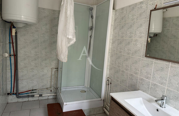 ROCHEFORT Centre ville, appart Type 2 duplex sur cour — photo 4