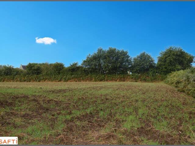 Terrain constructible viabilisé — photo du bien