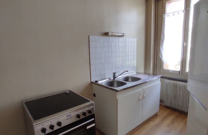 LIMOGES T3 DE 47 m² PROCHE CATHÉDRALE ET MAIRIE — photo 2