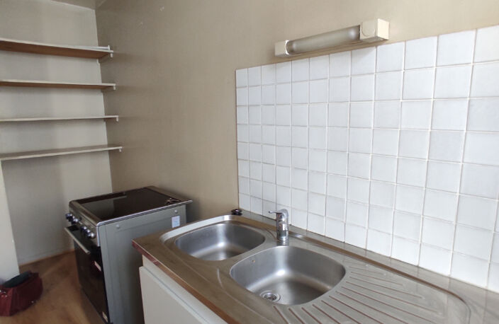 LIMOGES T3 DE 47 m² PROCHE CATHÉDRALE ET MAIRIE — photo 3