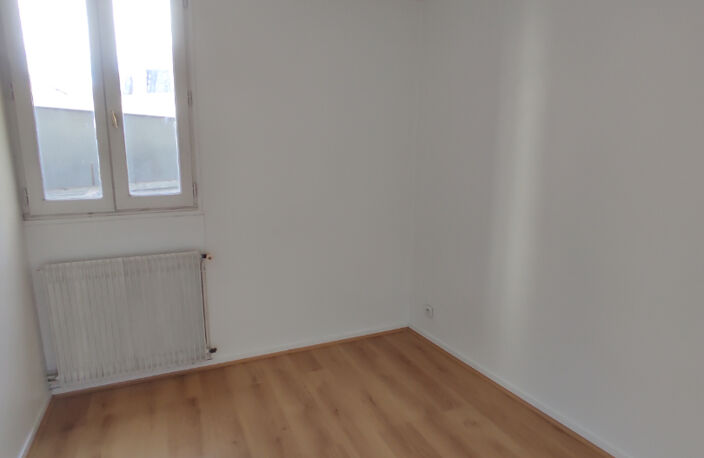 LIMOGES T3 DE 47 m² PROCHE CATHÉDRALE ET MAIRIE — photo 5