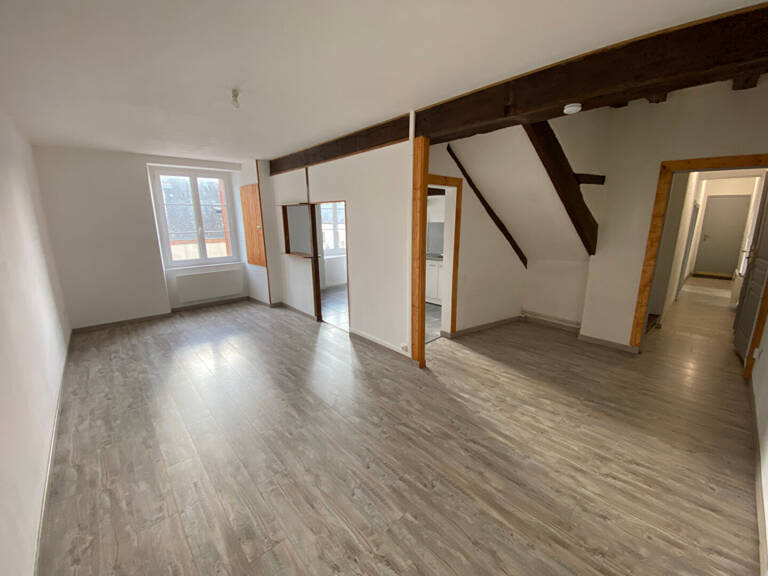 Appartement La Chapelle D Angillon 3 pièce(s) 80 m2 — photo 1