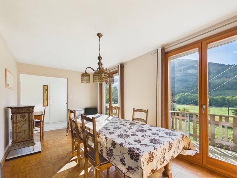 Maison de village à fort potentiel et vue montagne à Rochesson. — photo 1