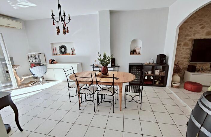Immeuble: 2 locaux commerciaux et appartement T3 — photo 2
