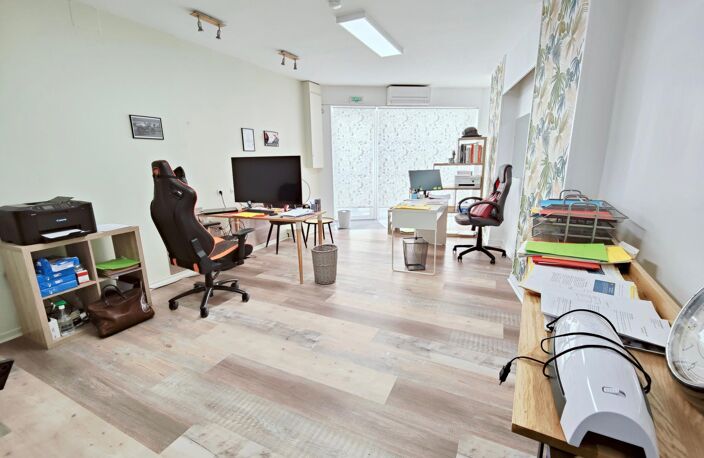 Immeuble: 2 locaux commerciaux et appartement T3 — photo 5