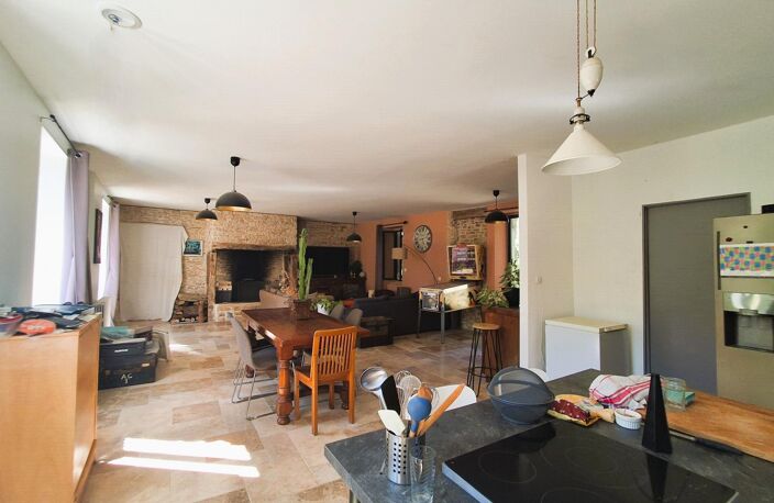 Ensemble immobilier composé d'une maison d'habitation, d'un séjoir à tabac, d'une sépendances en pierre non attennate, piscine et jardin — photo 4