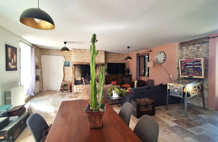 Ensemble immobilier composé d'une maison d'habitation, d'un séjoir à tabac, d'une sépendances en pierre non attennate, piscine et jardin — photo 5