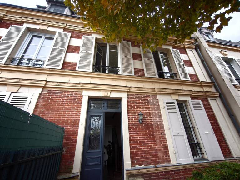Appartement F3, ancien entiérement rénové, 60m2 — photo 1