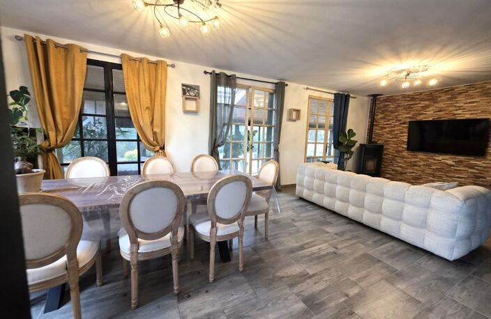 Maison traditionnelle rénovée , ses 5 chambres, sa piscine couverte et son garage ! — photo 2